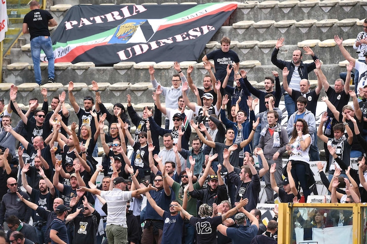 Dopo Bologna-Udinese sassaiola tra tifosi