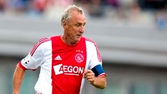 Striscione contro Cruijff malato. L'Olanda si indigna Striscione contro Cruijff malato. L'Olanda si indigna
