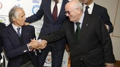 Tavecchio-Malagò, la stretta di mano dopo le gaffe