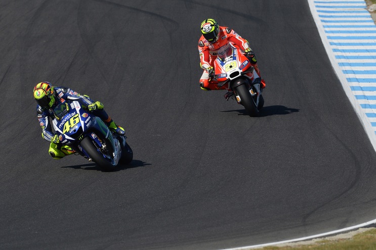 MotoGp, Valencia: Iannone e Rossi guidano le libere