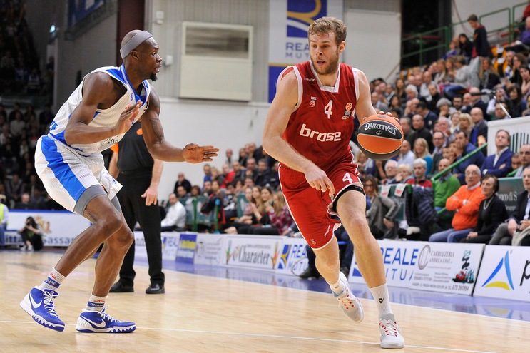 Melli è scatenato: Sassari è notte fonda