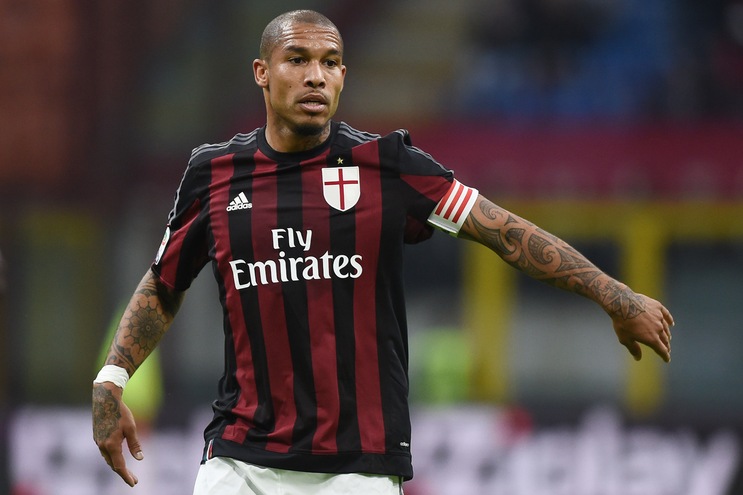 Milan, i vecchi con le valigie