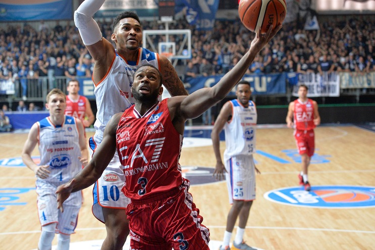 Milano, vittoria e fuga, decide Lafayette