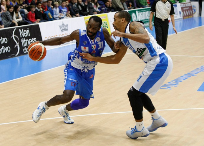 Calvani rilancia Sassari, Cremona fa cinquina