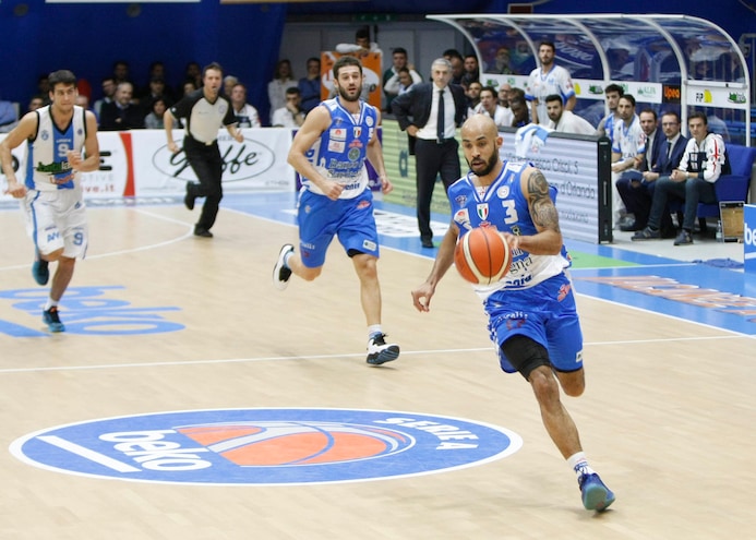 Basket, Eurolega: Sassari per la prima a 2,20