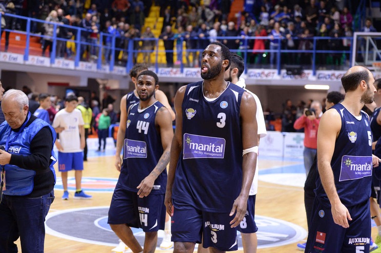 Logan stende Reggio, Torino che beffa