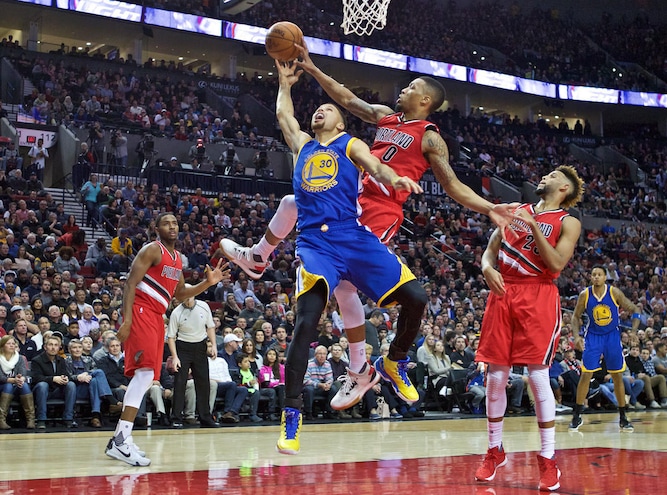Curry sbanca Sacramento, Warriors sul 35-2