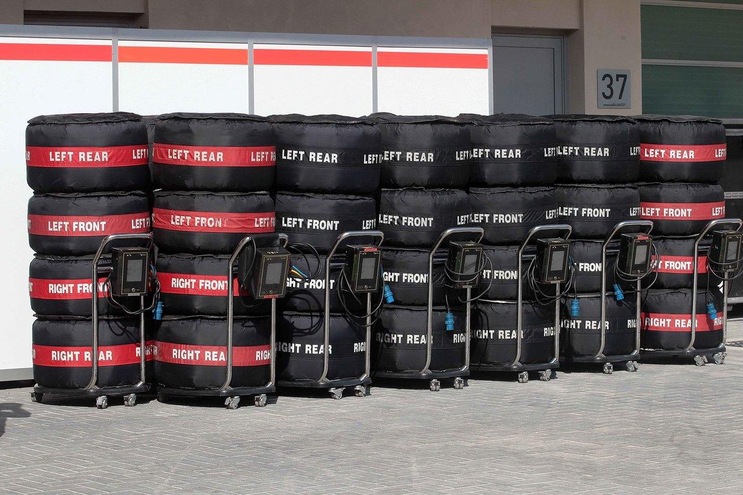 F1, Ecclestone chiede a Pirelli gomme più veloci