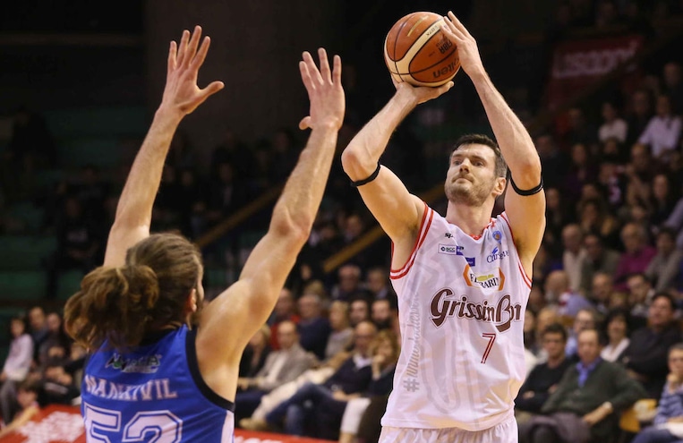Basket Serie A, Reggio Emilia perde Lavrinovic