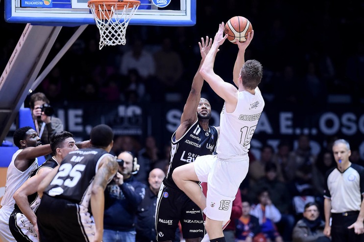 Gaddefors beffa Bologna, colpo-Orlandina a Varese