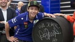 MotoGp, Valentino Rossi saluta David Bowie