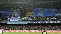 Napoli, incidenti prima del match: ferito un agente