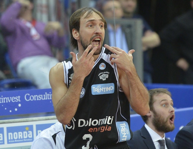 Poeta difende Totti: "Ci voleva il Bernabeu?"