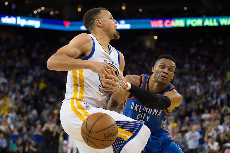Curry-Thompson ne mettono 71, cade anche Portland