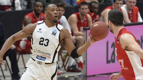 Basket Eurocup, Trento in semifinale, Milano crolla