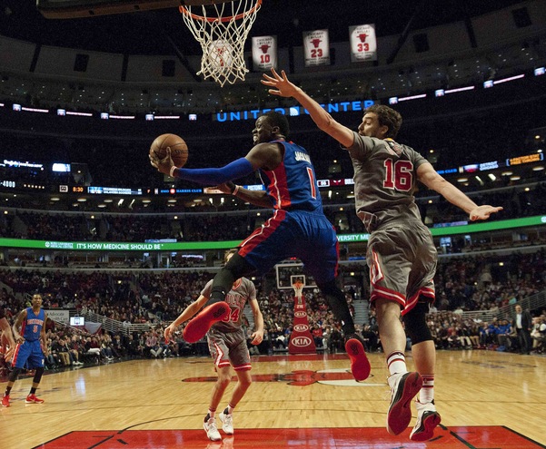 Jackson spinge Detroit ai playoff, Spurs ko