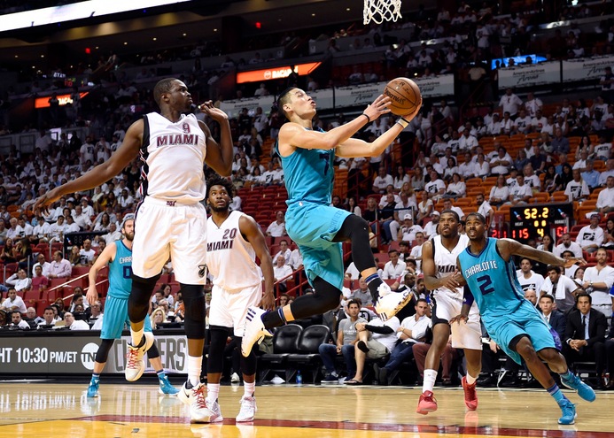 Lin trascina Charlotte, Dallas si arrende a Westbrook