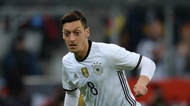 Calciomercato: «L'Arsenal blinda Ozil, contratto da 15 milioni»