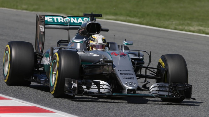 F1 Spagna: pole Hamilton, Ferrari in terza fila