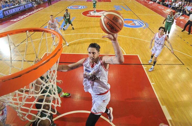 Basket Serie A, Reggio Emilia vola con Polonara
