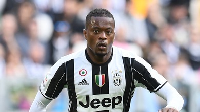 Calciomercato Juventus: Patrice Evra rimane un altro anno a Torino