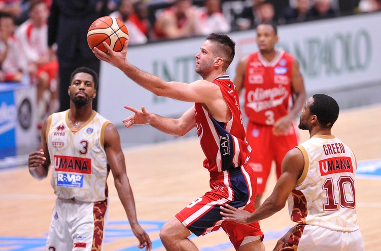 Milano sorpassa con Cerella