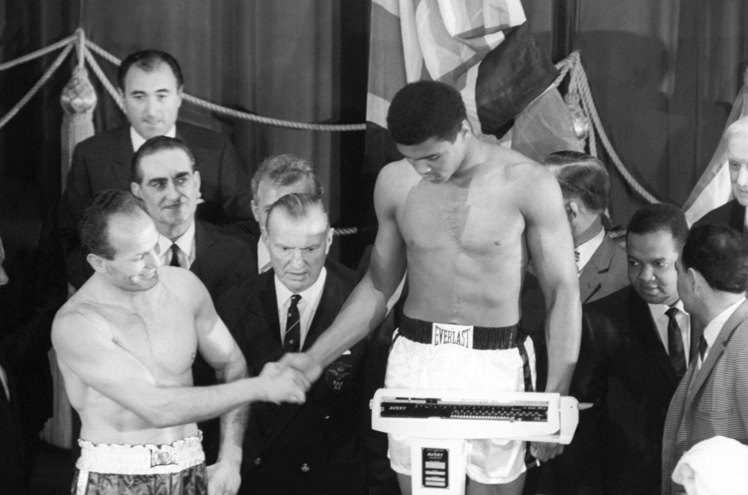 F1, Hamilton saluta Ali: «Riposa, campione»