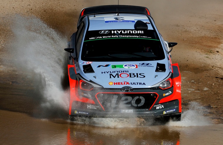 Rally Italia, vince Neuville con la Hyunday