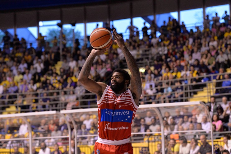 Cervi verso Reggio Emilia, Sassari: Lacey e Lydeka