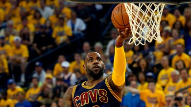 LeBron travolge Golden State, Cleveland sull'1-2