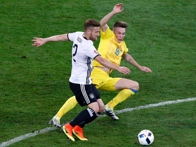 Calciomercato Milan, sale Mustafi. E spunta Mustacchio