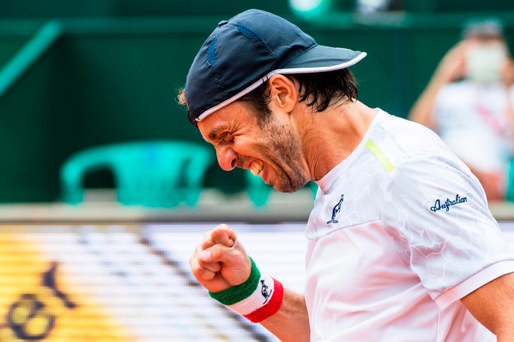 Tennis, Lorenzi da record: vince il primo torneo Atp a 34 anni Tennis, Lorenzi da record: vince il primo torneo Atp a 34 anni