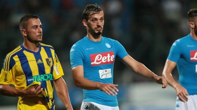 Napoli-Trento 4-0, contestazioni per l'addio di Higuain