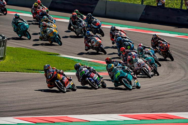 Moto3, Brno: la pioggia premia McPhee