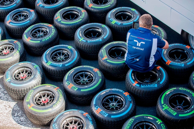 F1 Pirelli, Hembery: «Strategia alternativa per Hamilton»