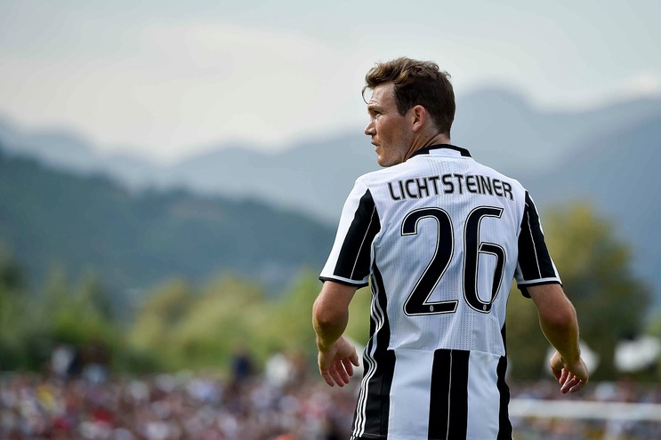Calciomercato Juventus, veto all'Inter per Lichtsteiner