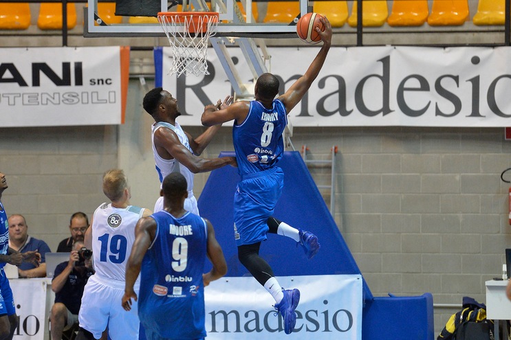 Basket: Landry incanta, Brescia batte Cantù