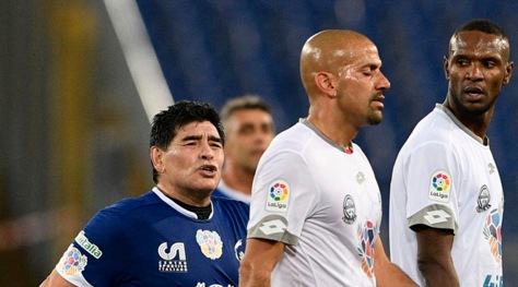 Partita per la Pace, Maradona regala spettacolo, poi litiga con Veron