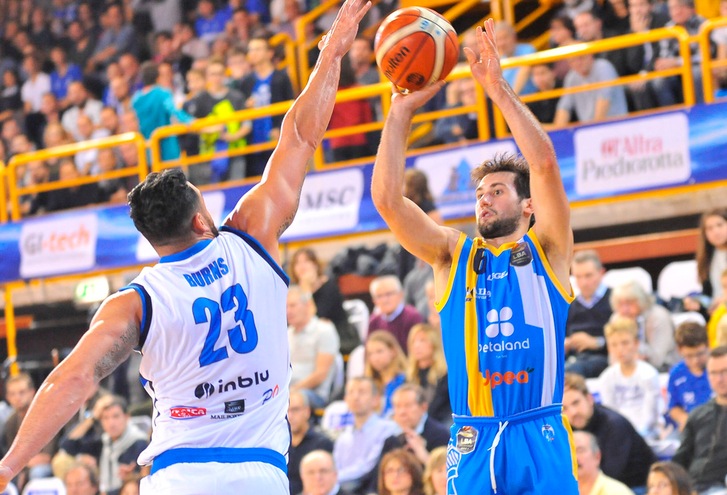 Fitipaldo sbanca Brescia, Sassari passa a Pistoia