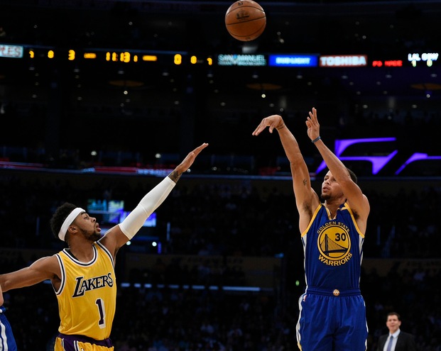 Curry affonda Gallinari, Wade vince a Miami