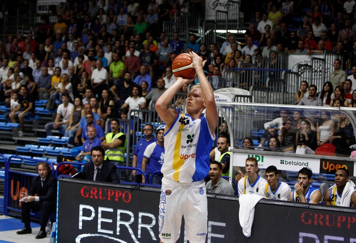 Basket Serie A, la Betaland perde Berzins