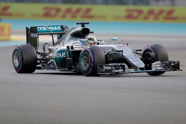 F1 Abu Dhabi: Hamilton in pole, quarto Raikkonen