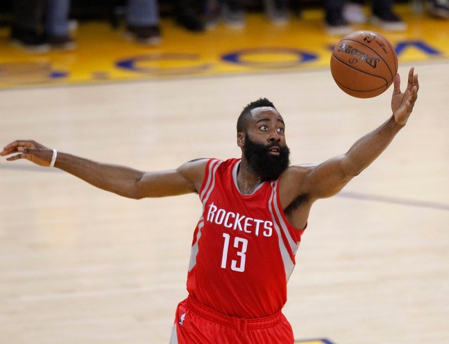 Cavs e Hornets ko. Harden eguaglia Olajuwon