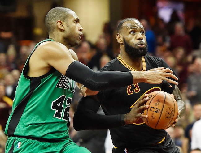 Nba, il "Re" LeBron compie 32 anni