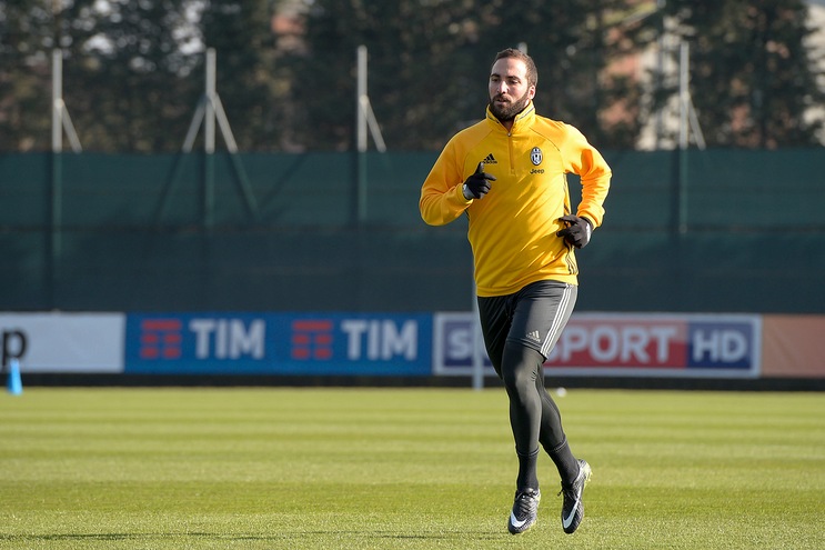 Juventus, riecco Higuain. Primo allenamento a Vinovo Juventus, riecco Higuain. Primo allenamento a Vinovo