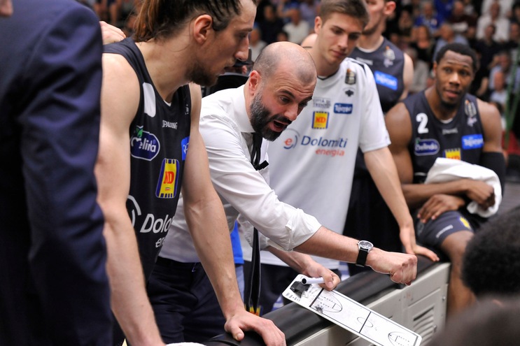 Basket Serie A, Maurizio Buscaglia rinnova con Trento