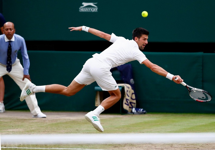 Tennis, Wimbledon: Djokovic batte Mannarino e vola ai quarti
