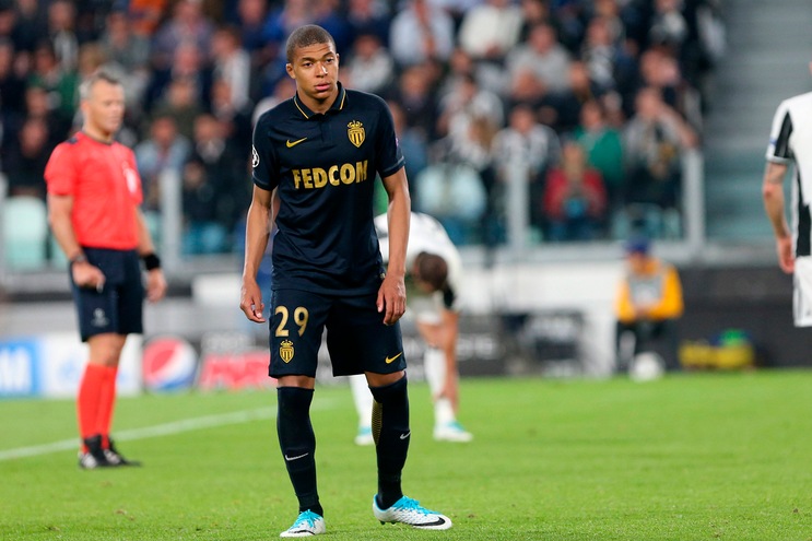 Calciomercato, in quota Mbappé a un passo dal Psg