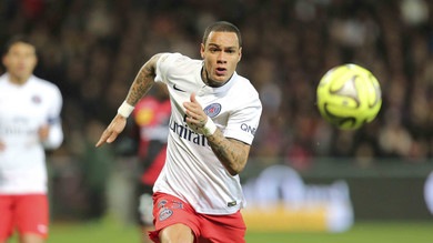 Calciomercato Cagliari, visite mediche per Van Der Wiel