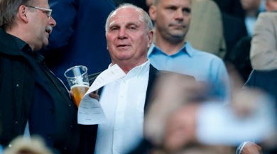 Hoeness contro Douglas Costa: «È un mercenario»